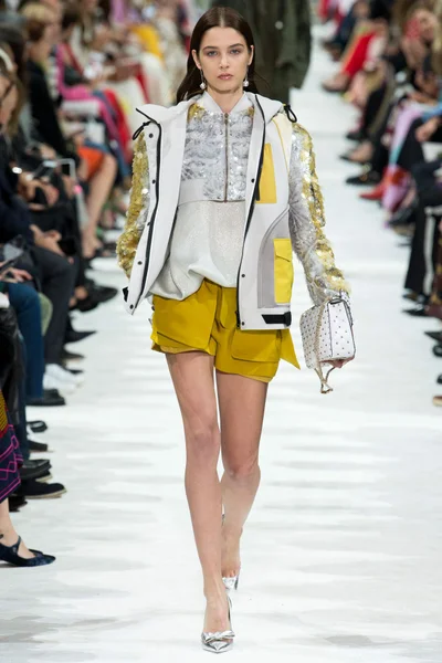 Look 15